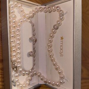 A beautiful set that includes a necklace, stud earrings, and a bracelet